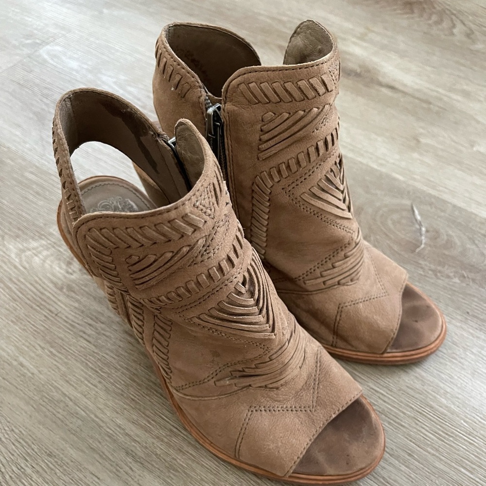 Vince Camuto Sandals